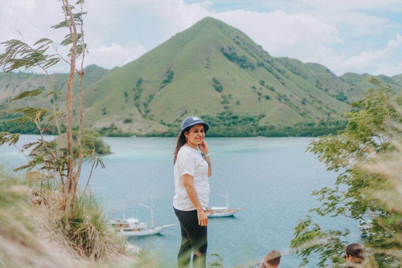 Komodoku One Love Homestay And Tour Labuan Bajo Dış mekan fotoğraf