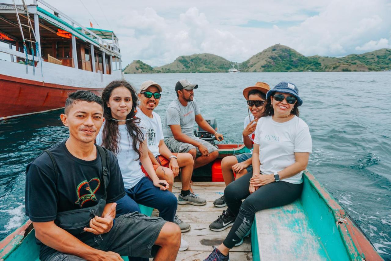 Komodoku One Love Homestay And Tour Labuan Bajo Dış mekan fotoğraf