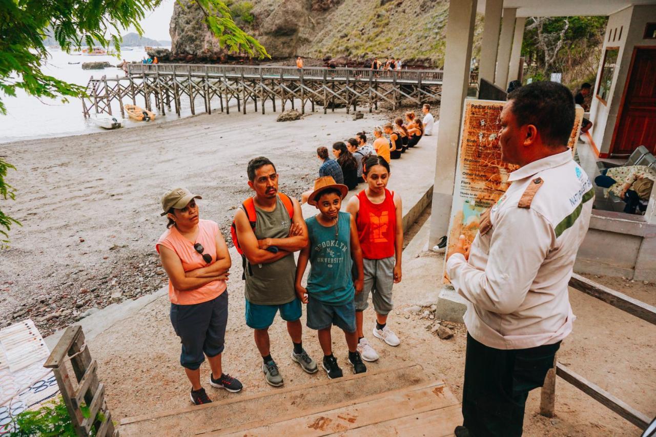 Komodoku One Love Homestay And Tour Labuan Bajo Dış mekan fotoğraf