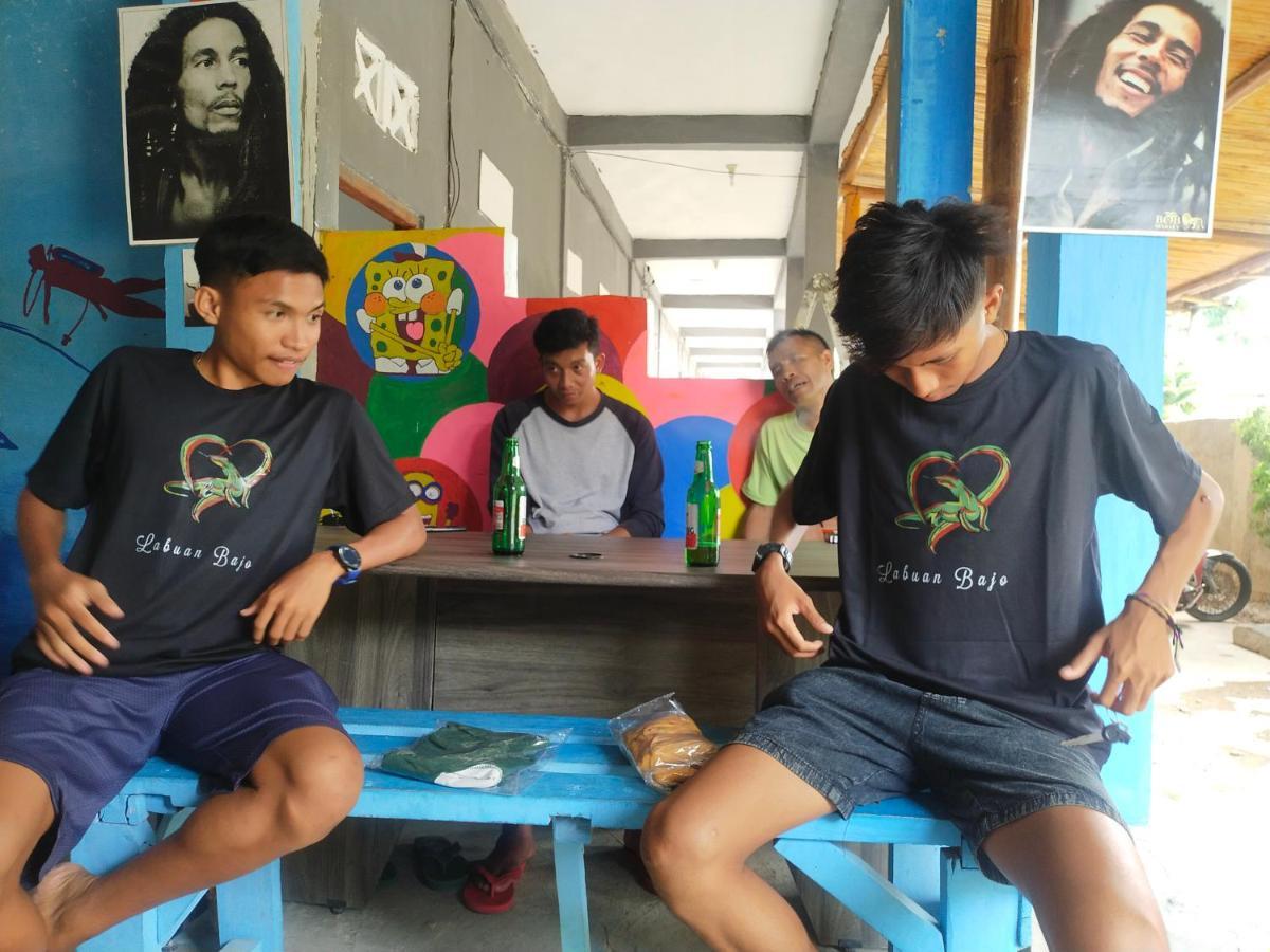 Komodoku One Love Homestay And Tour Labuan Bajo Dış mekan fotoğraf