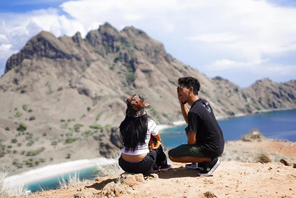 Komodoku One Love Homestay And Tour Labuan Bajo Dış mekan fotoğraf