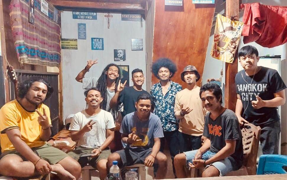 Komodoku One Love Homestay And Tour Labuan Bajo Dış mekan fotoğraf