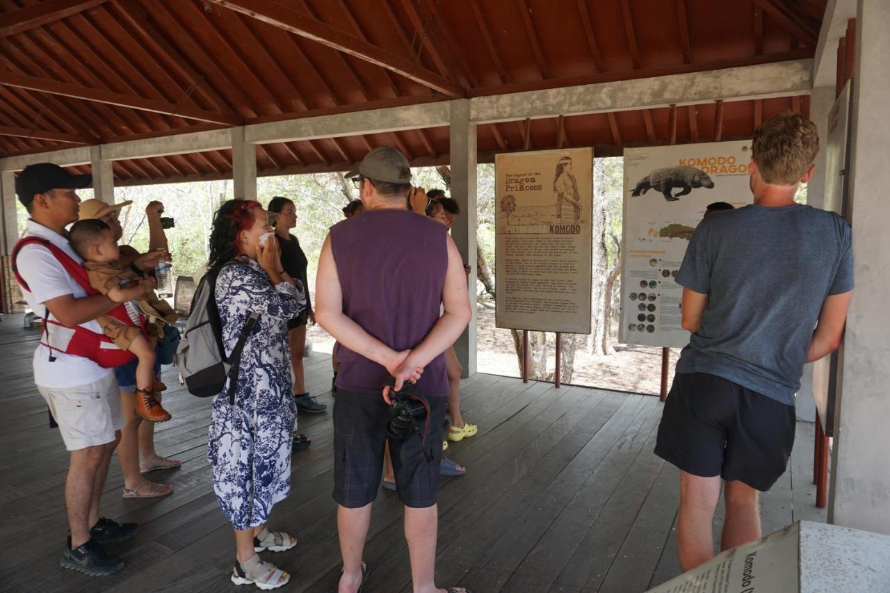 Komodoku One Love Homestay And Tour Labuan Bajo Dış mekan fotoğraf