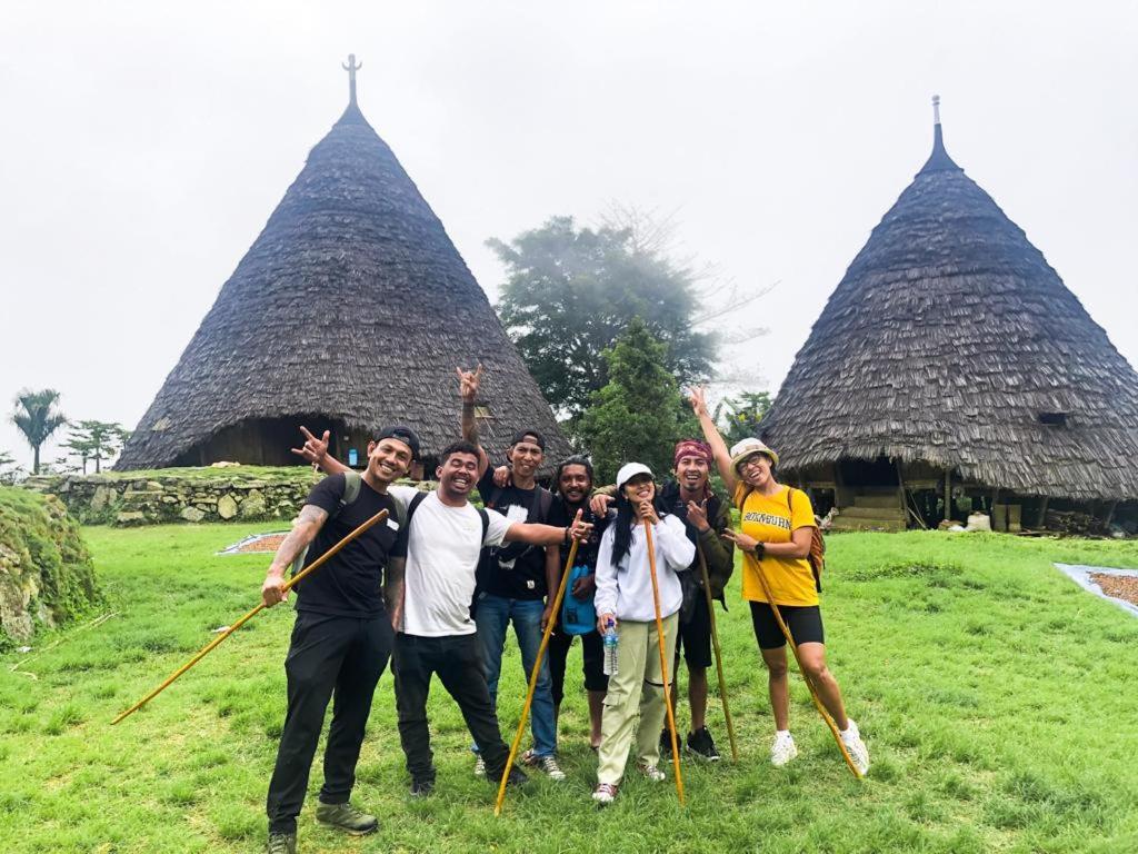 Komodoku One Love Homestay And Tour Labuan Bajo Dış mekan fotoğraf