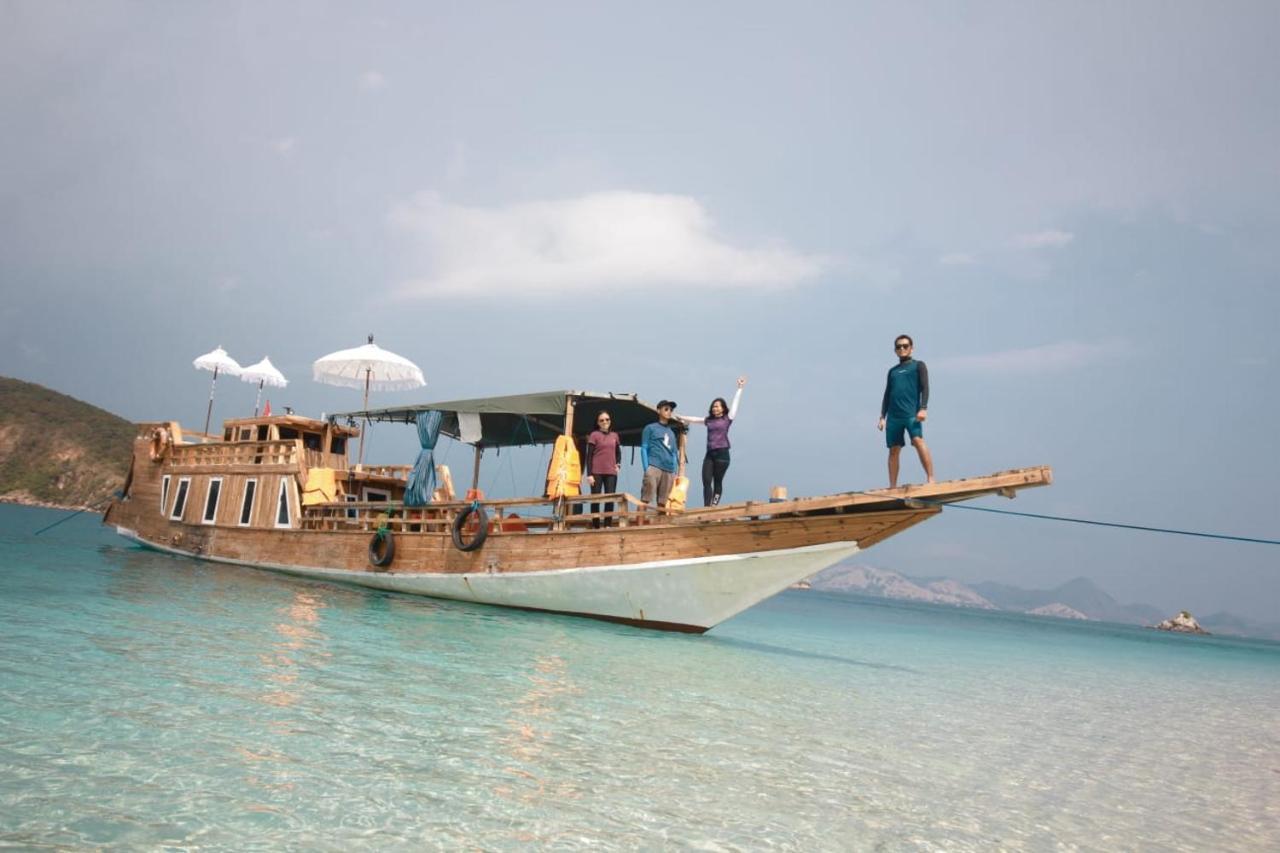 Komodoku One Love Homestay And Tour Labuan Bajo Dış mekan fotoğraf