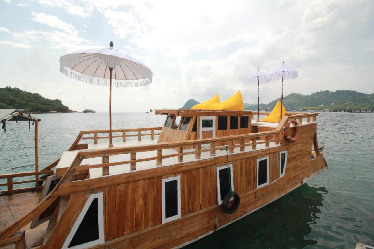 Komodoku One Love Homestay And Tour Labuan Bajo Dış mekan fotoğraf