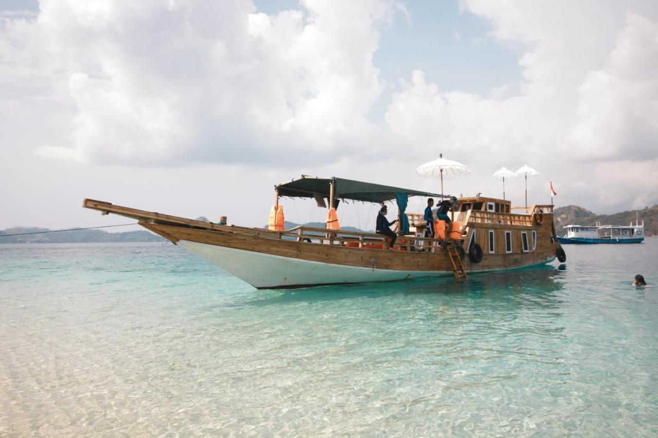 Komodoku One Love Homestay And Tour Labuan Bajo Dış mekan fotoğraf