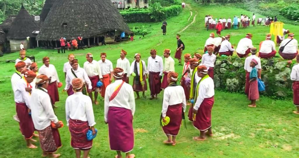 Komodoku One Love Homestay And Tour Labuan Bajo Dış mekan fotoğraf